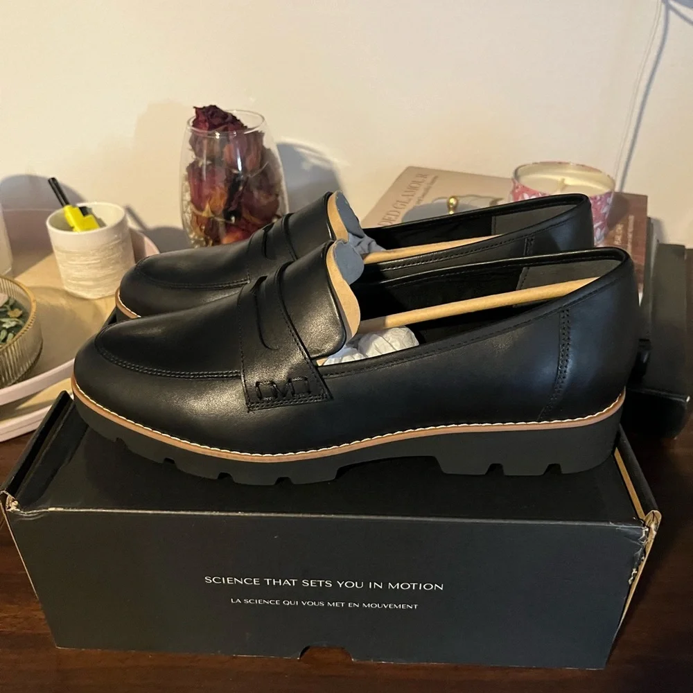 NIB VIONIC Black Leather Penny Loafer Sz 12